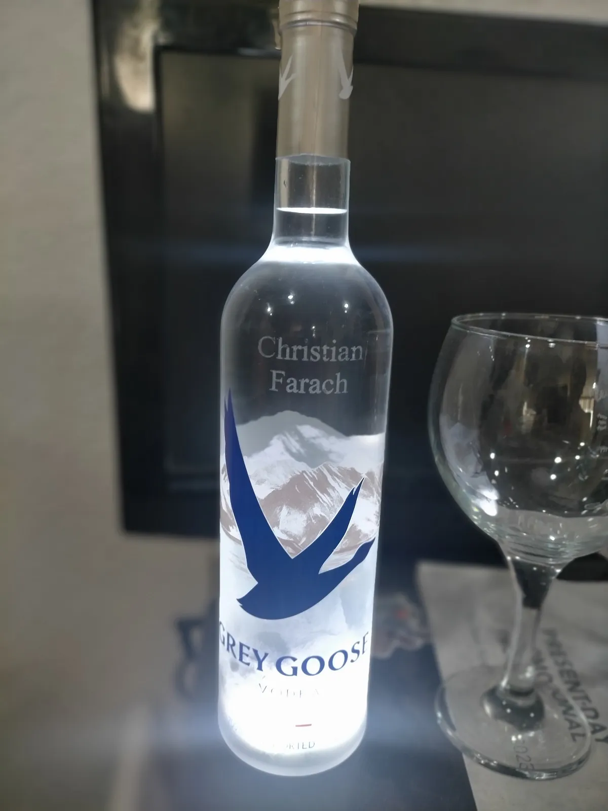 Grabado Laser Botella Vodka Grey Goose Personalizada