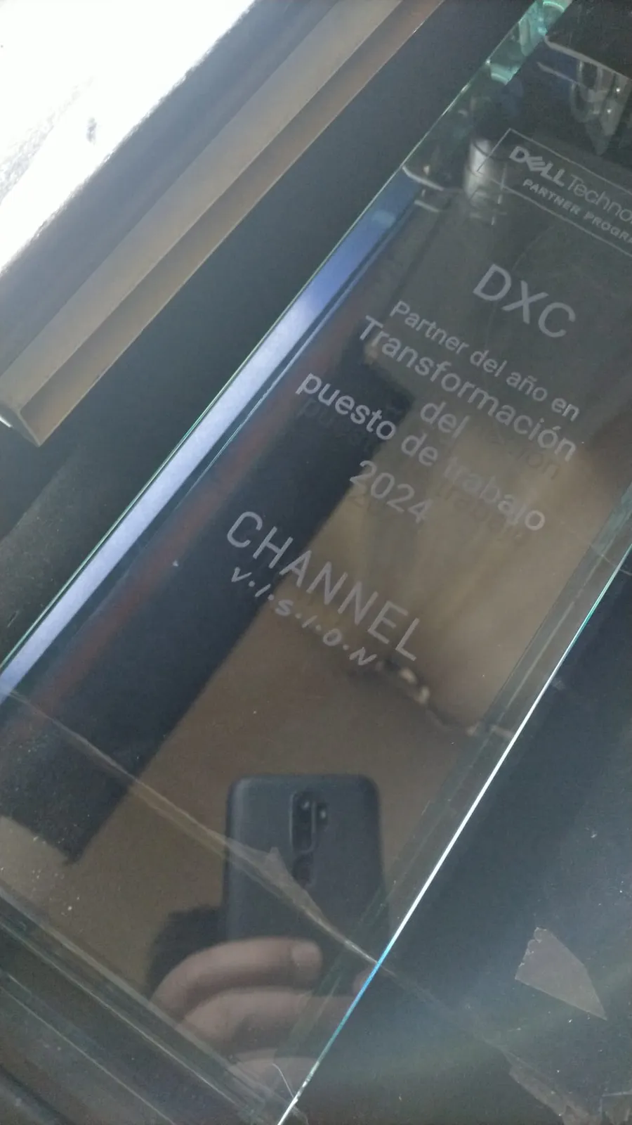 Grabado Laser Cristal Trofeo Dxc Partner Transformacion