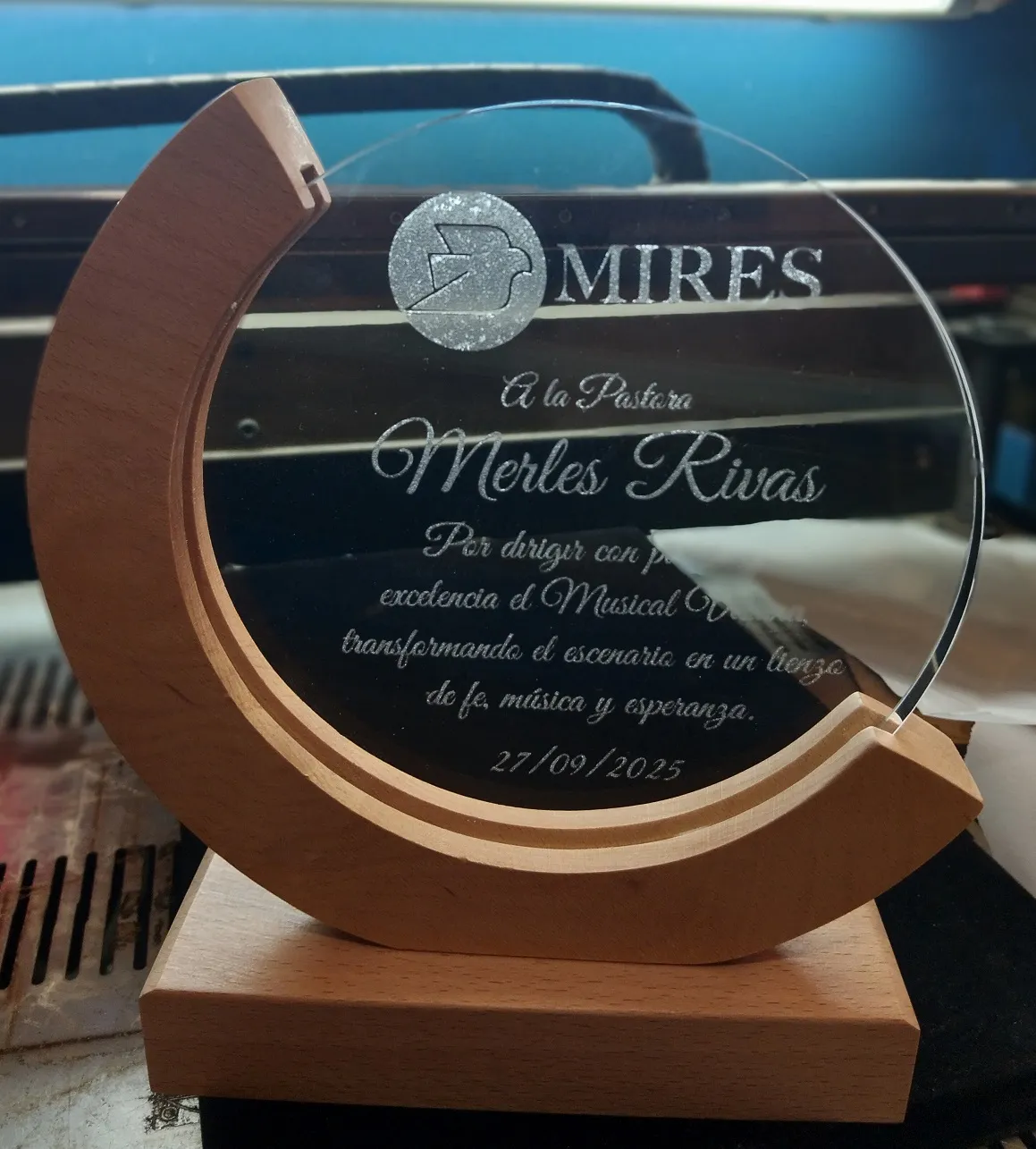 Grabado Laser Cristal Trofeo Merles Rivas Musical