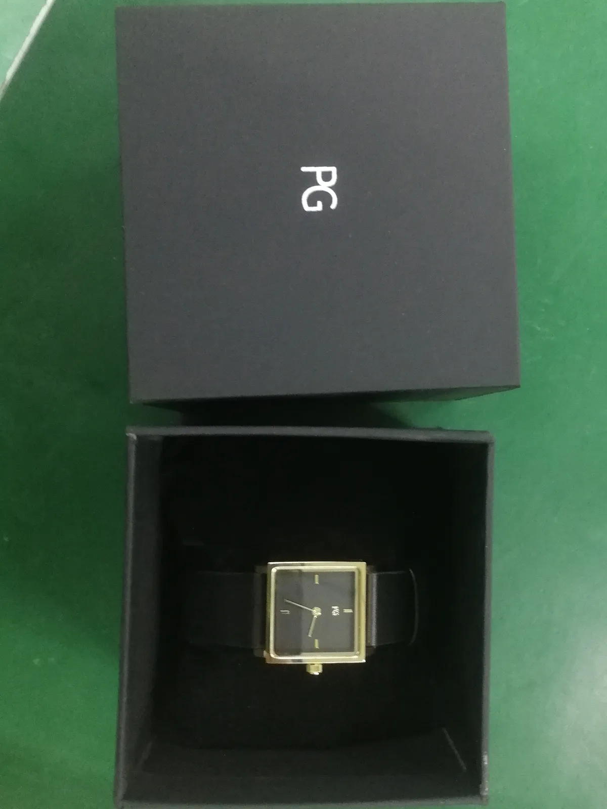 Cuadrado Piel Negra Estuchado 1