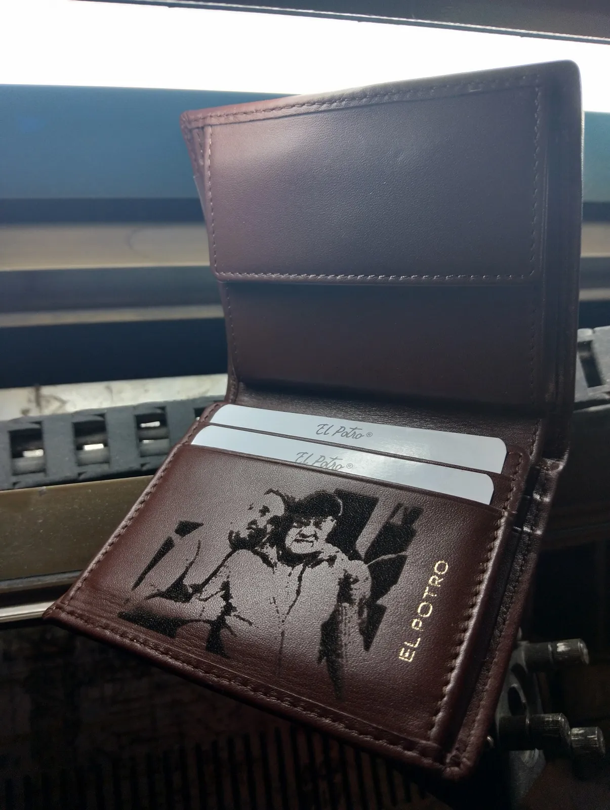 Grabado Laser Cuero Cartera El Potro Retrato Personalizado