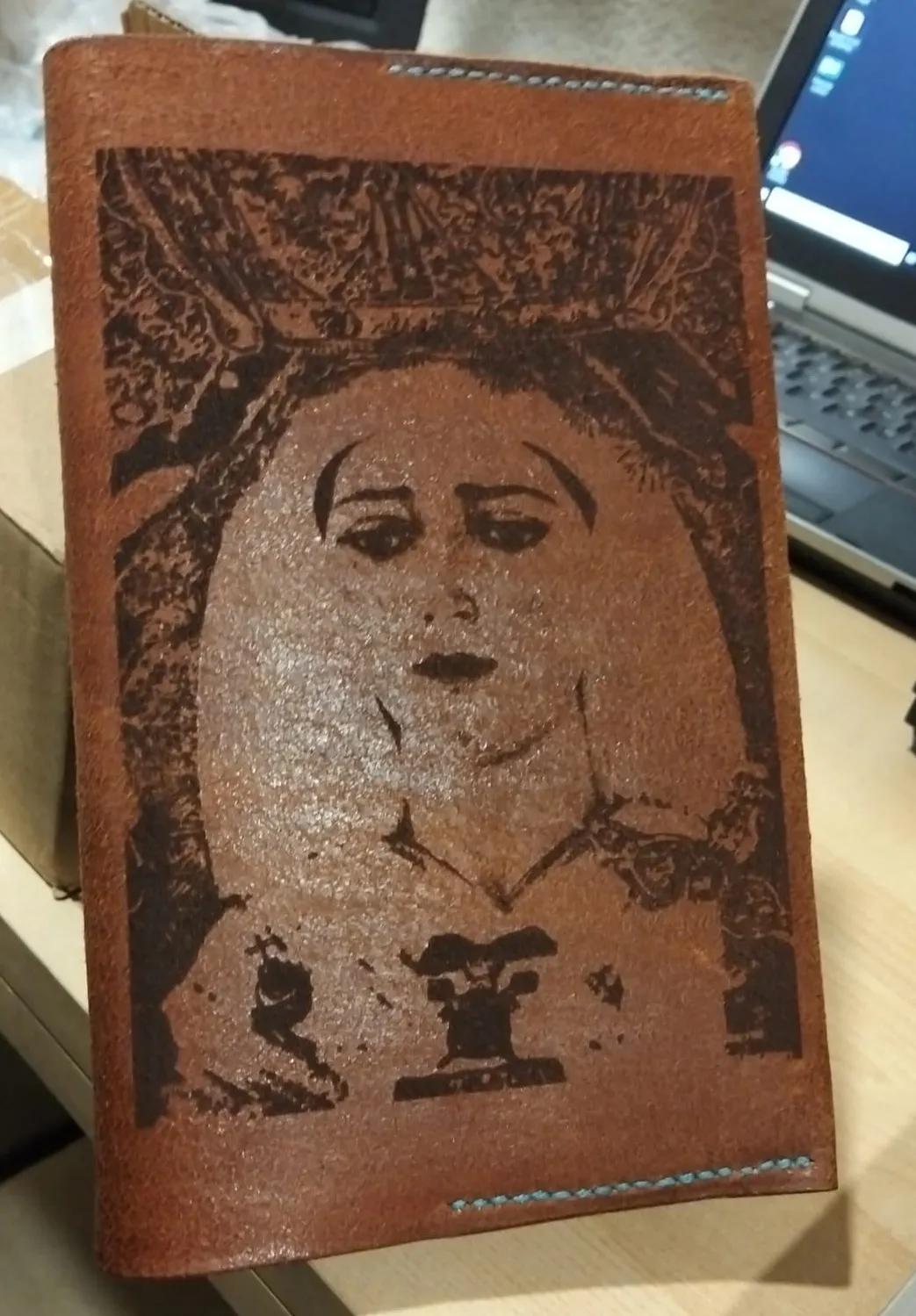 Grabado Laser Cuero Retrato Virgen Maria
