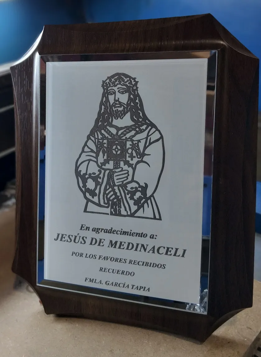 Grabado Laser Madera Placa Agradecimiento Jesus De Medinaceli