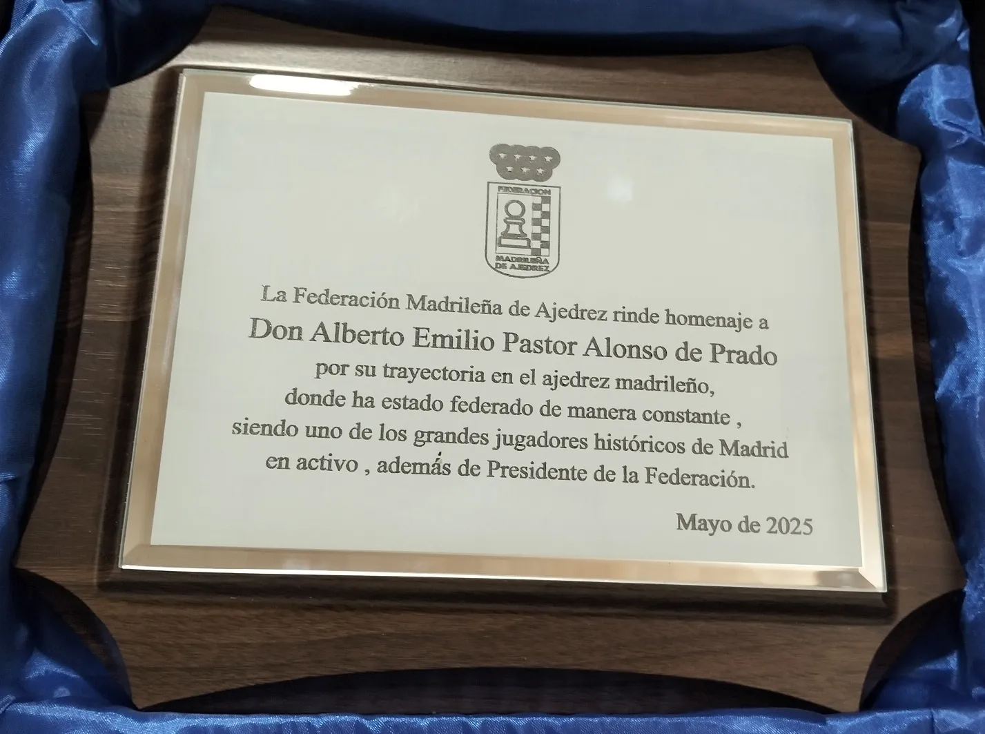 Grabado Laser Madera Placa Homenaje Federacion Ajedrez Madrid