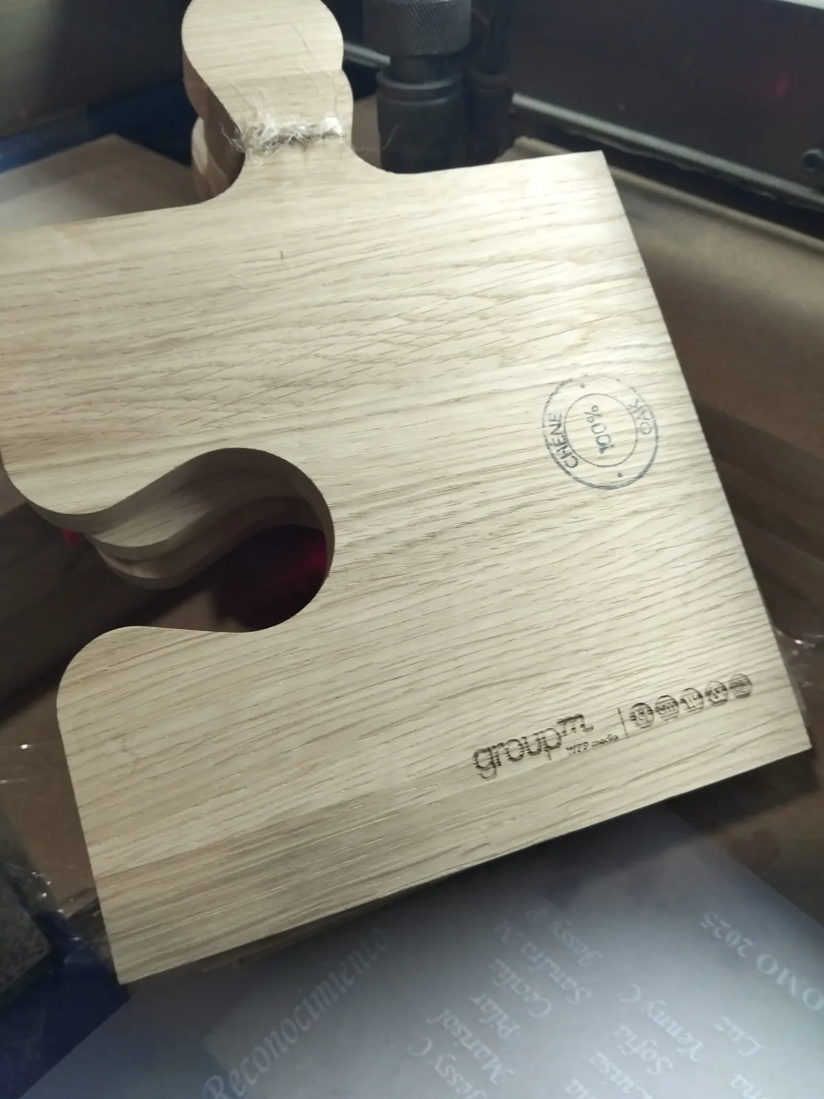 Grabado Laser Madera Puzzle Placa Groupm Logo