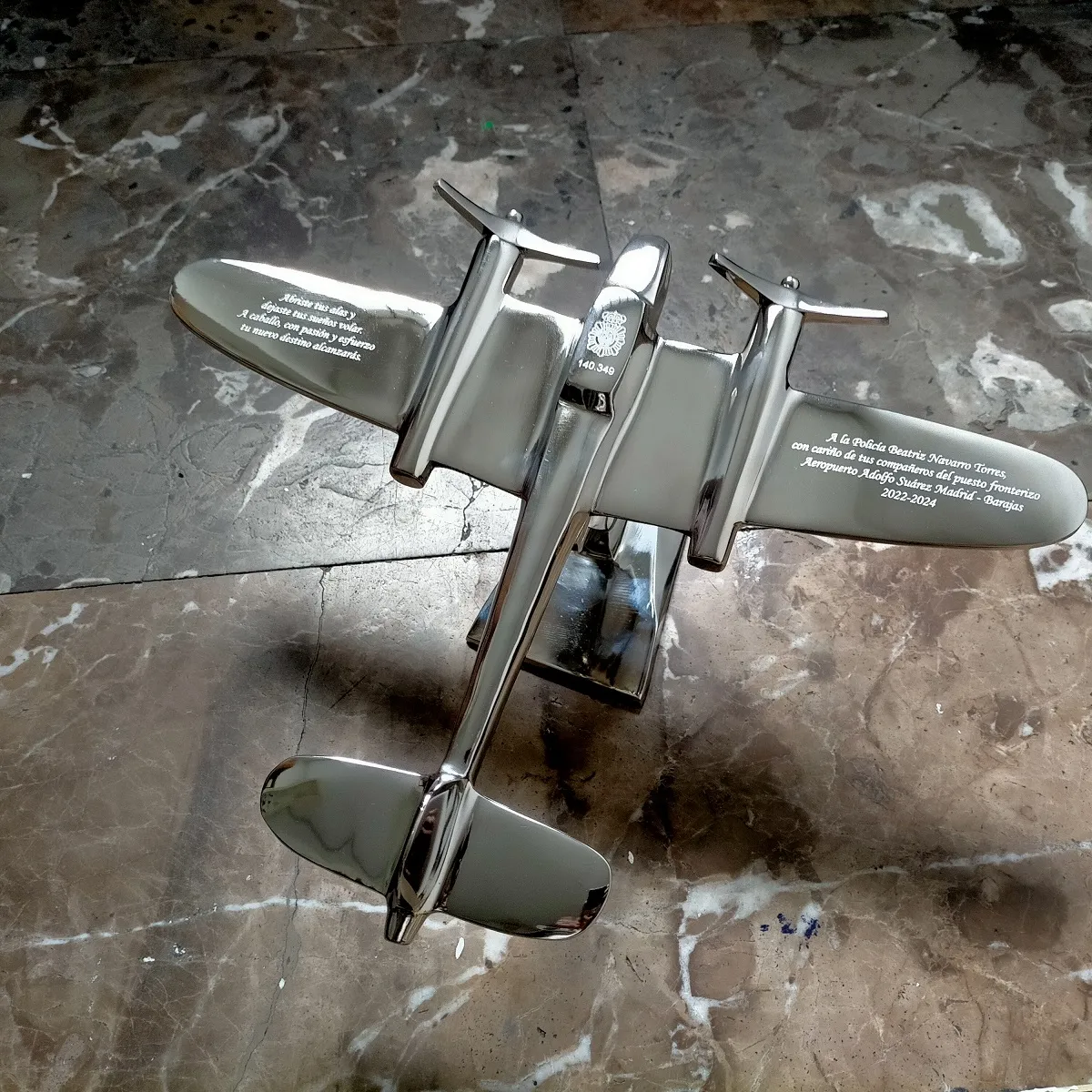 Grabado Laser Maqueta Avion Conmemorativa Policia Beatriz