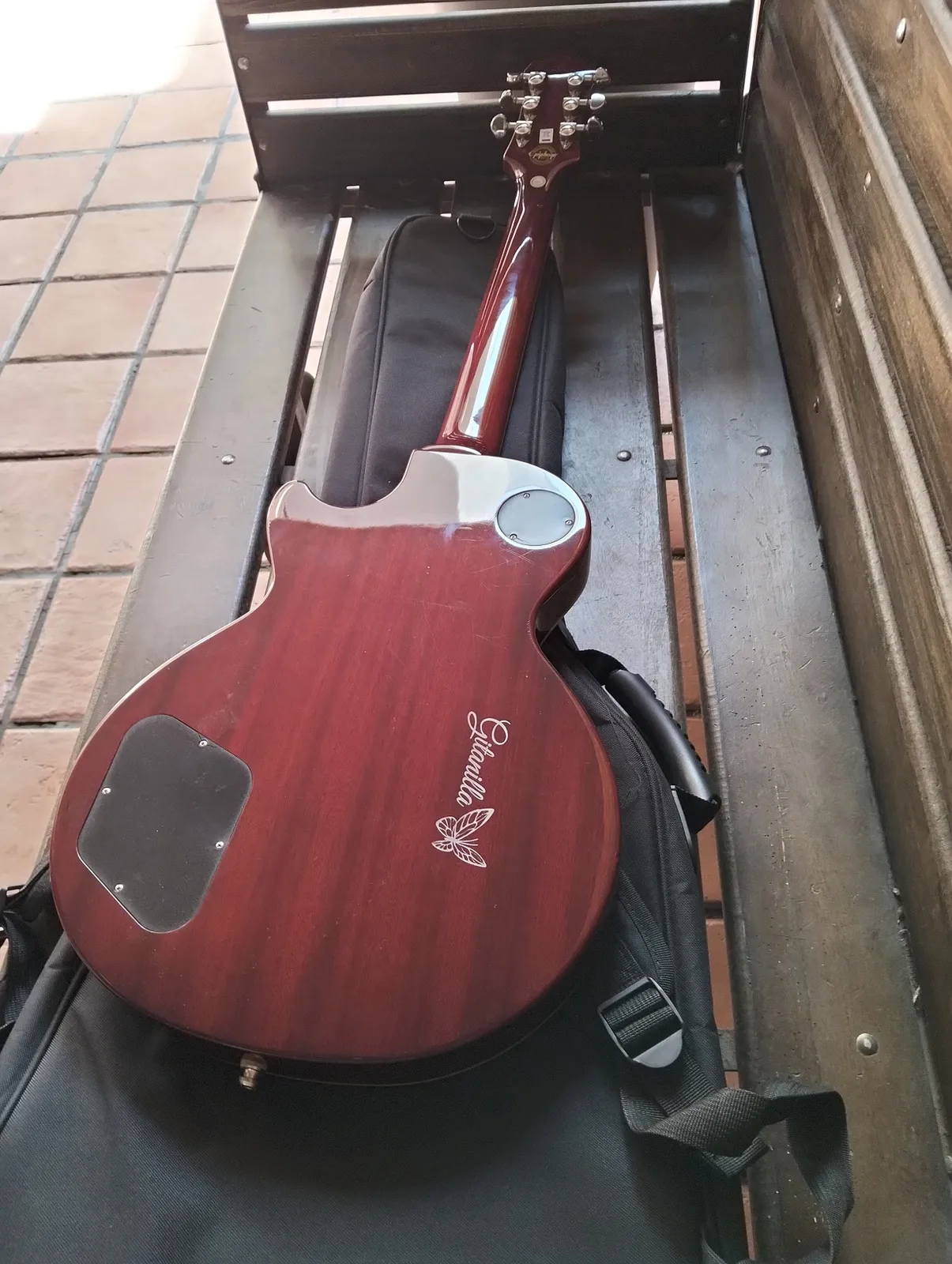 Grabado Laser Guitarra Electrica Marron Gitanilla
